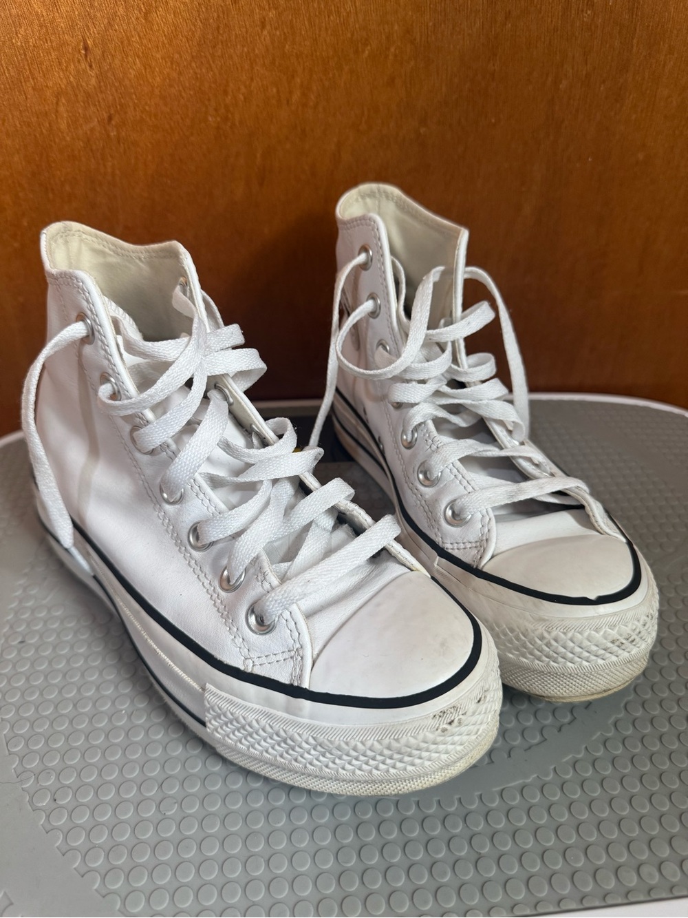 Converse White High-Top Leather Sneakers - Classic  Sz 6